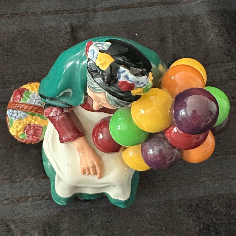 Royal Doulton The Old Balloon Seller Figurine HN1315 Made in England Vintage - Picture 5 of 9